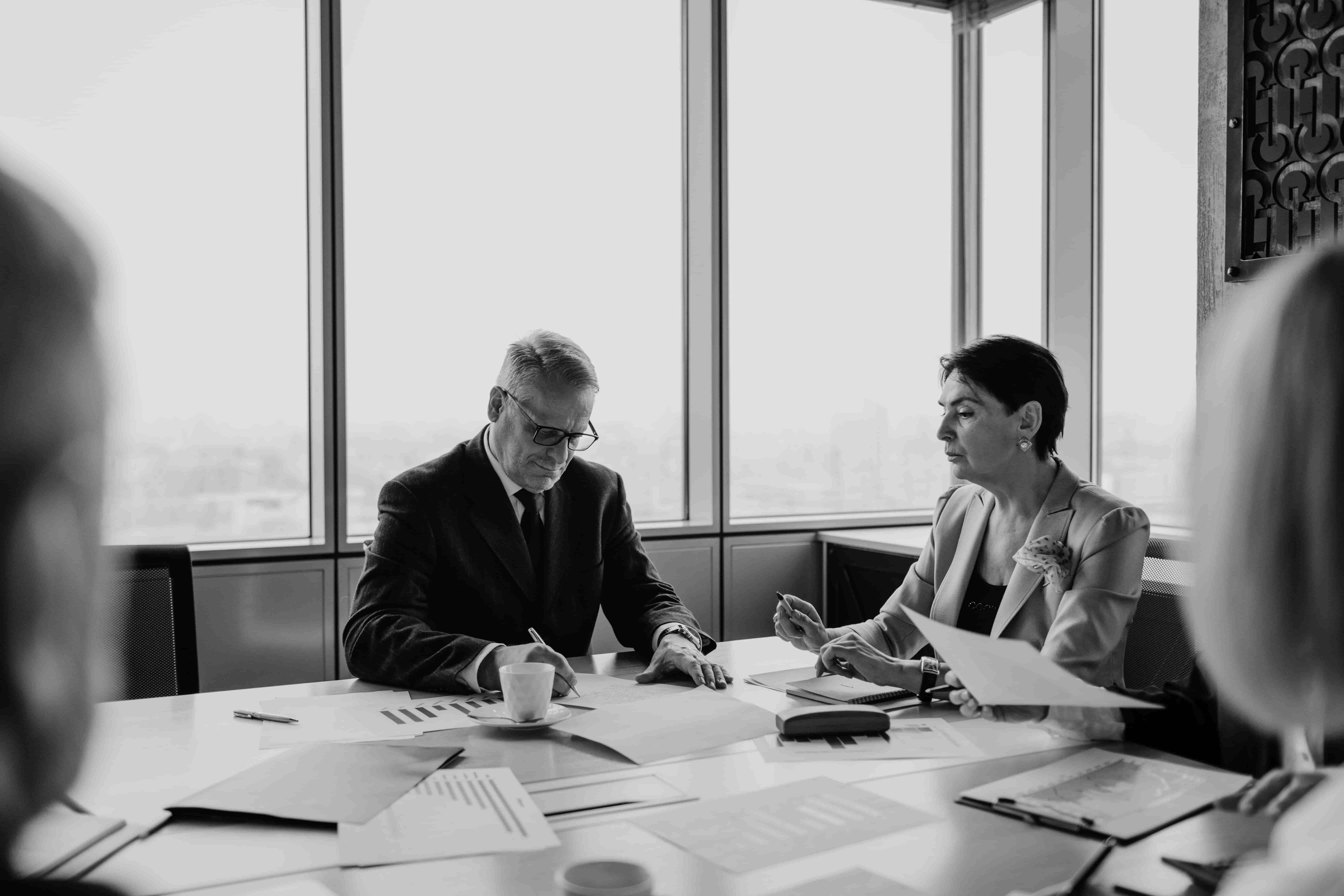 Despacho de abogados en reunion